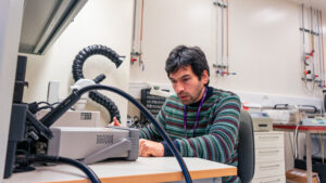 When less is more: a minimal approach to low-noise circuits